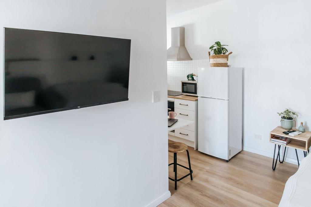 Studio On Lewis Tiny House Hotel Mudgee Exterior photo